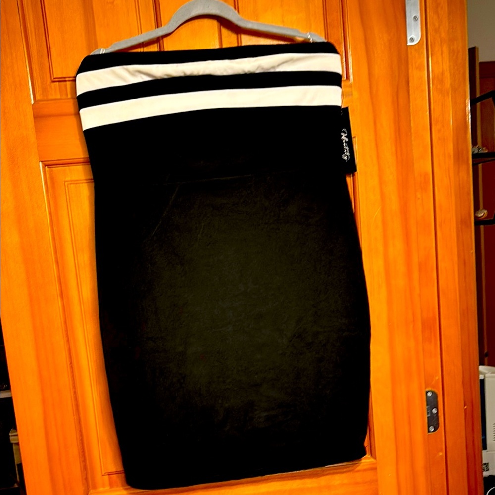 NWT Elegant Black and White strapless dress